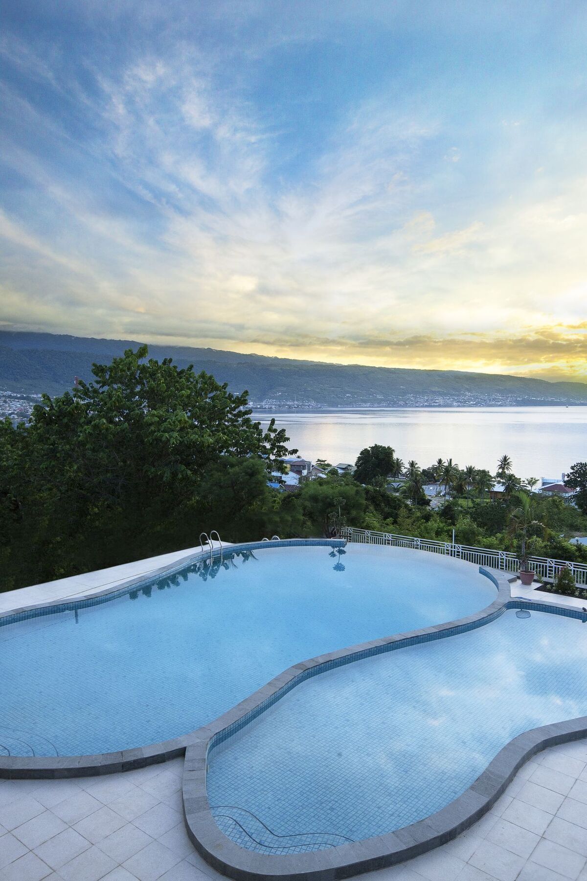 Hotel Santika Luwuk - Sulawesi Tengah Exterior foto